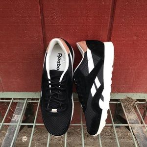 Brand New Classic Reebok in Black & Tan Men’s 8.5